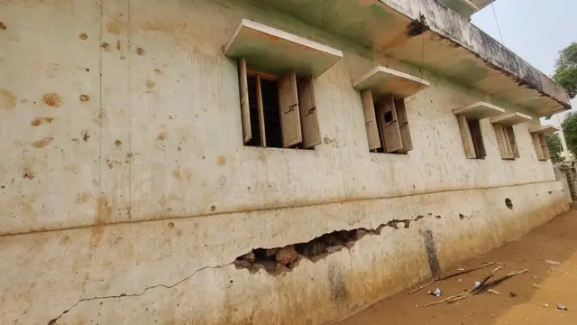 కొవ్వాడ మత్స్యలేశం గ్రామంలో అనేక సమస్యలు ఉన్నాయి