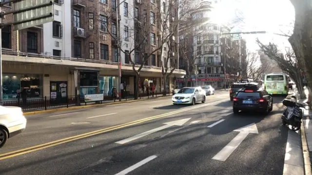 上海市區街道人潮比平時減少