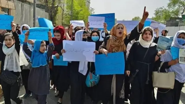 Жазында Кабулда кыздарга орто мектептерди ачууну талап кылган акциялар болду.