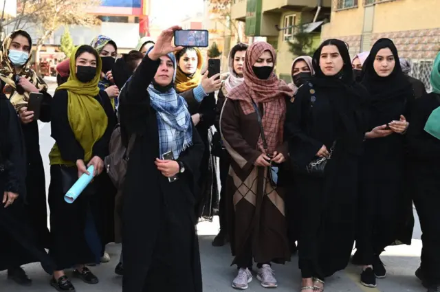 نساء أفغانيات يتظاهرن في كابول