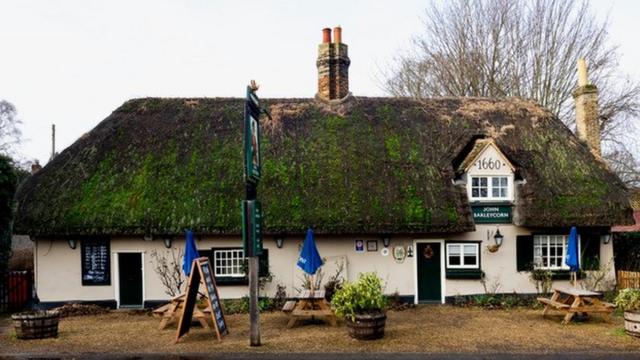 Stroll around old Duxford pubs proves unlikely New Year hit BBC News