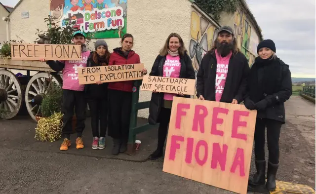 動物愛護団体「アニマル・ライジング」はデモは平和的だと主張している