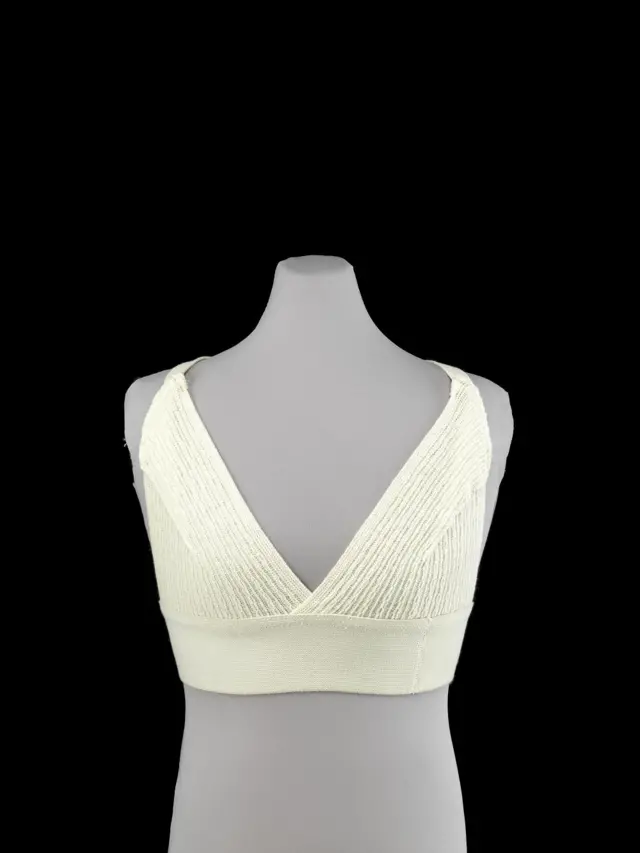 पहली जोगबरा दो जॉकस्ट्रैप को एक साथ सिलाई करके बनाई गई थी