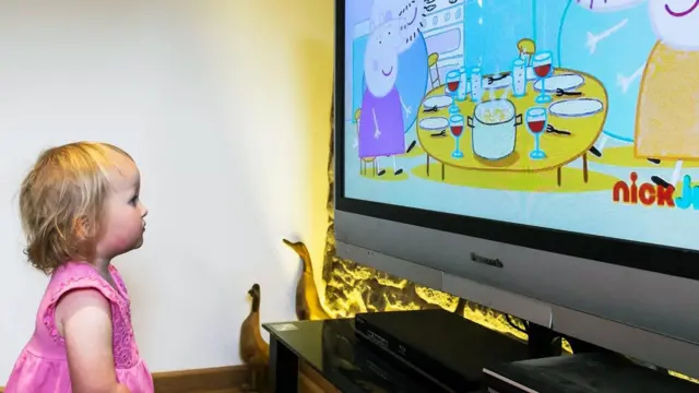 Bir çox valideyn, övladlarının izlədikləri televiziya verilişlərindən narahatdır, lakin bəzi tədqiqatlar düzgün seçilən proqramın uşağa müsbət təsir göstərə biləcəyini təsdiqləyir