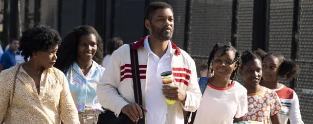 فاز ويل سميث بجائزة أفضل ممثل عن دوره في "الملك ريتشارد"