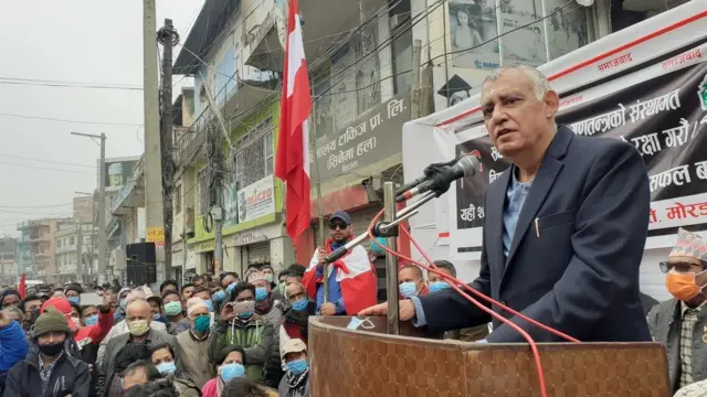 विराटनगरमा विरोध प्रदर्शनकारीलाई सम्बोधन गर्दै कांग्रेस महामन्त्री शशाङ्क कोइराला