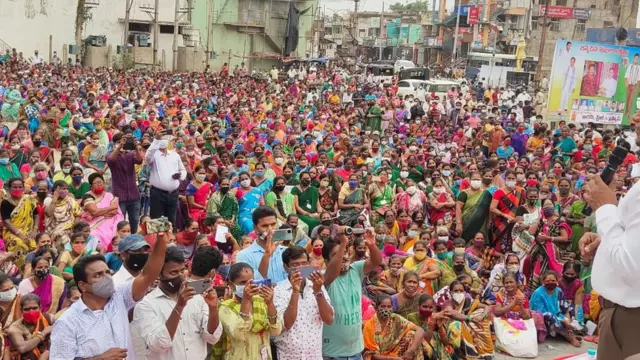 సభల్లో ప్రజలు కోవిడ్ నిబంధనలు పాటించేలా చూడటం చాలా కష్టమైన పని