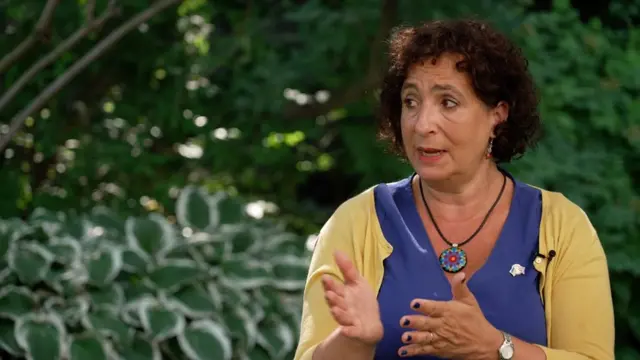 пані посол Мелінда Сіммонс