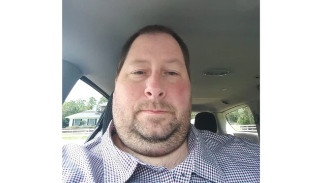 Selfie de Brian dans sa voiture