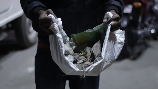 पत्थरबाज़ी