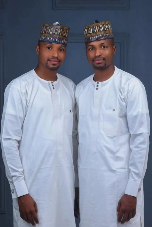 Di twin grooms
