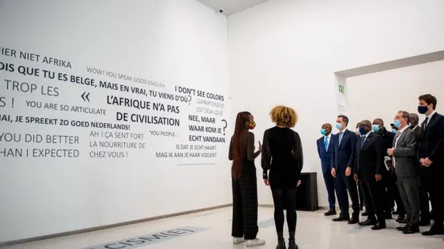 Jean-Michel Sama Lukonde, Premier ministre de la République démocratique du Congo, reçoit l'inventaire complet des quelque 84 000 objets ethnographiques et organologiques de la République démocratique du Congo qui se trouvent actuellement à l'AfricaMuseum.