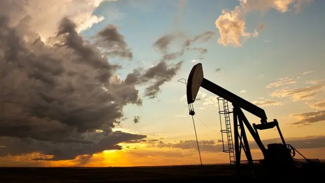 கொலைகார ஏரியிலிருந்து எடுக்கப்படும் மீத்தேன் - சகாரா பாலைவன நாட்டின் கதை