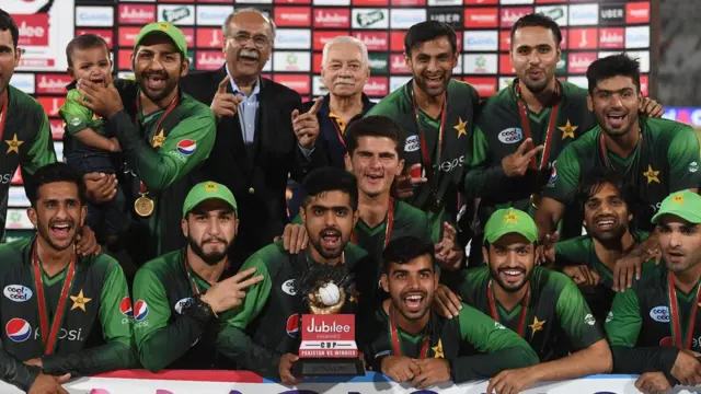 ক্রিকেট, লাহোর, পাকিস্তান, বাংলাদেশ