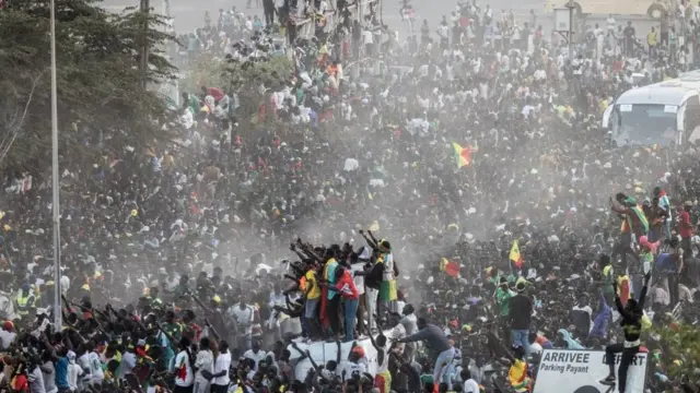 Abantu bari uruvunganzoka mu kwakira iyi kipe kuwa mbere