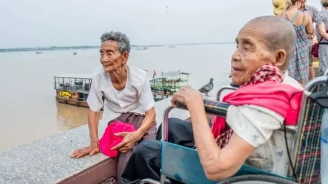 شقيقتان كمبوديتان