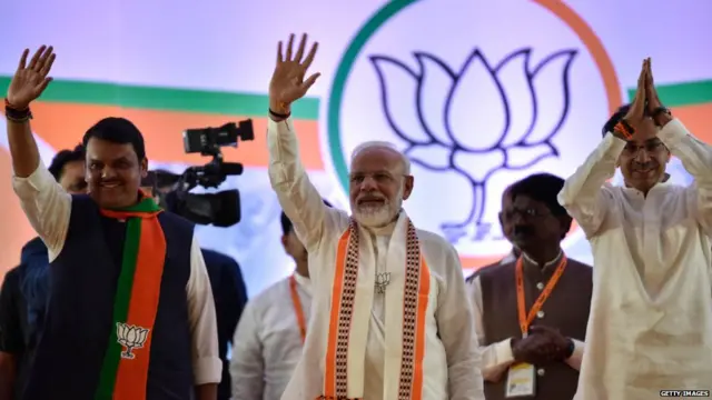 देवेंद्र फडणवीस, नरेंद्र मोदी आणि उद्धव ठाकरे