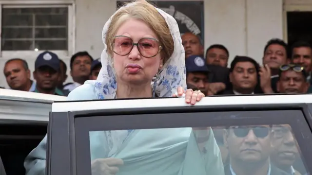 দুর্নীতির দায়ে বর্তমানে কারাগারে আছেন খালেদা জিয়া।