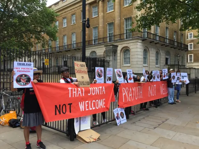 ผู้ประท้วงต่อต้านประยุทธ์