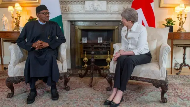 Ààrẹ orílẹ̀èdè Nàíjíríà, Mùhámádù Bùhárí pẹ̀lú olóòtú ìjọba ilẹ̀ Gẹ̀ẹ́sì, Theresa May n joko sọrọ