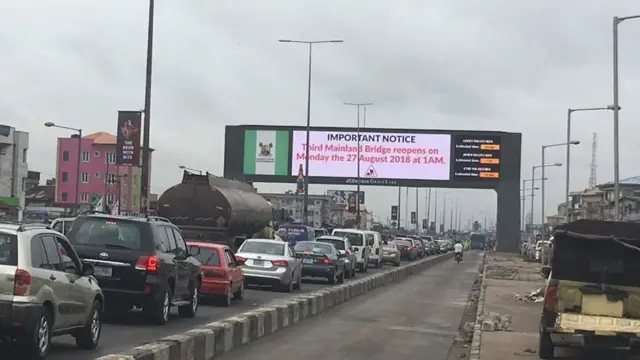 Federal goment for Nigeria don close Third Mainland bridge.