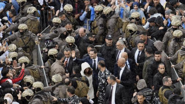 هزاران نفر برای شرکت در مراسم یادبود رفیق حریری به میدان شهدا بیروت رفته بودند