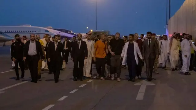 الاجانب المفرج عنهم عند وصولهم للسعودية