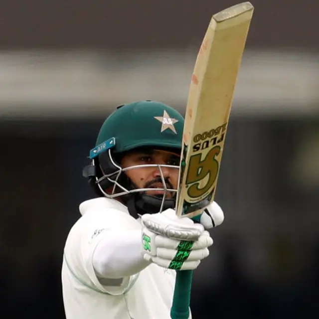 اظہر علی چھ چوکوں کی مدد سے اپنی 28ویں ٹیسٹ نصف سینچری مکمل کی