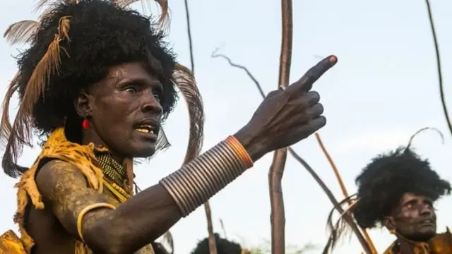 எத்தியோப்பியாவில் 2016இல் நடந்த விருத்த சேதன சடங்கு ஒன்றின்போது எடுக்கப்பட்ட படம்.