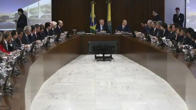 O presidente da Câmara dos Deputados, Rodrigo Maia, o presidente Michel Temer e o ministro-chefe da Casa Civil, Eliseu Padilha, durante reunião com líderes da base aliada na Câmara dos Deputados e membros titulares e suplentes da Comissão Especial da Reforma da Previdência, no Palácio do Planalto