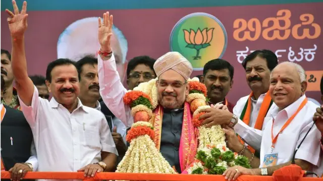 அதிமுக அணிகள் இணைப்பு: பேரத்தின் பின்னணி என்ன?