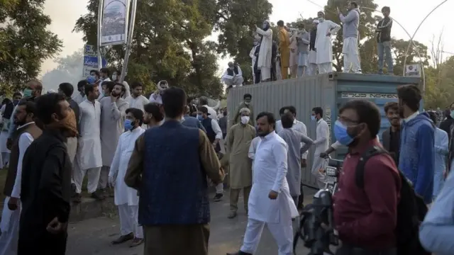 పాకిస్తాన్లో ఫ్రాన్స్ వ్యతిరేక ప్రదర్శనలు