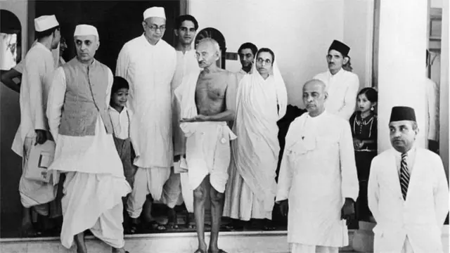 గాంధీ, నెహ్రూలతో పటేల్