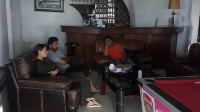 Watu watatu akiwemo mke wa mfanyabiashara huyo walikamatwa kaytika jumba hilo