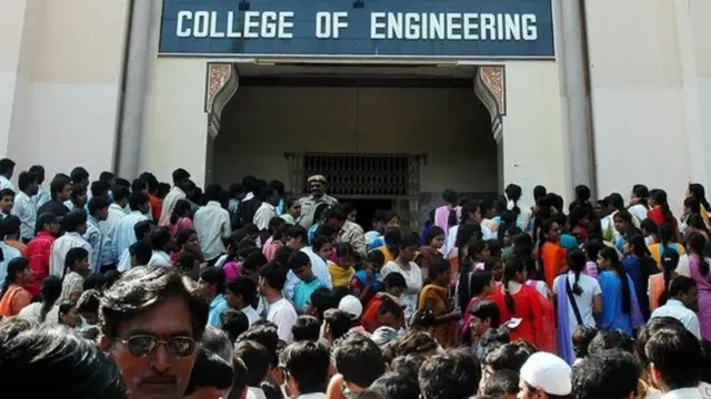 அரசு பள்ளி மாணவர்களின் ஆன்லைன் வகுப்புக்காக ஸ்மார்ட் போன்கள் வழங்கப்படும்:பஞ்சாப் அரசு