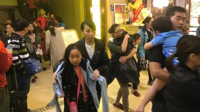 ผู้อยู่ในเหตุการณ์แผ่นดินไหวที่มณฑลเสฉวน