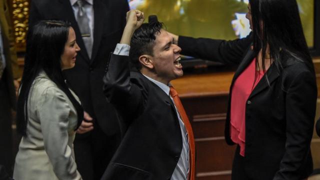 曼迪拉2016年當選委內瑞拉國會議員。