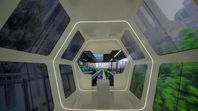 参观者可以通过VR感受未来智慧出行的感觉。