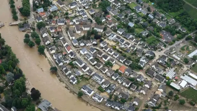 जर्मनी आणि बेल्जियममध्ये पुरामुळे हाहाःकार