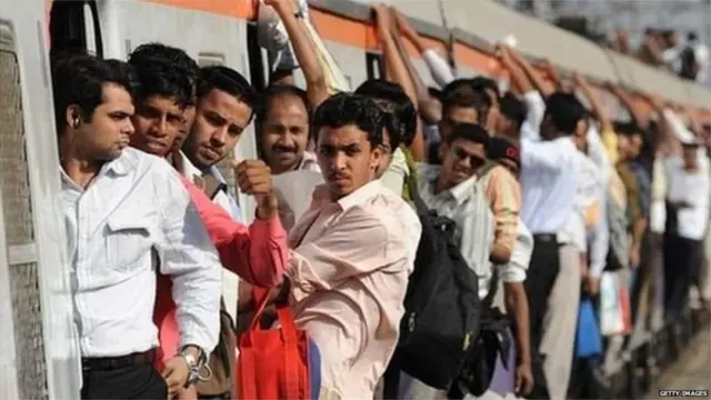 लोकल गर्दी