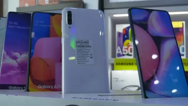 कश्मीरी स्मार्टफोन क्यों नहीं खरीद रहे?