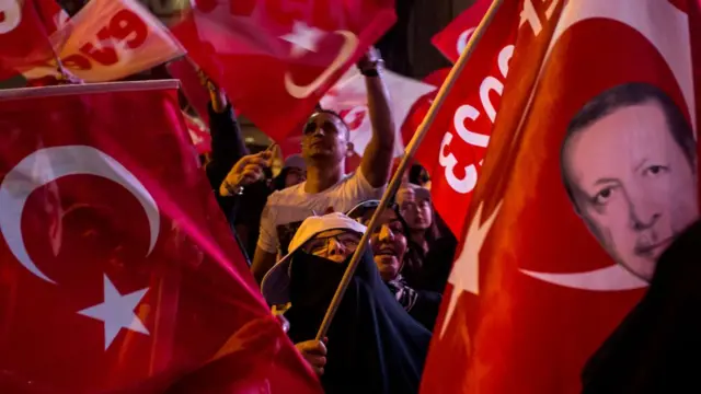 সমর্থকদের চোখে প্রেসিডেন্ট এরদোয়ান তুরস্কের আধুনিকায়নের রূপকার, বিরোধীদের চোখে একনায়ক।