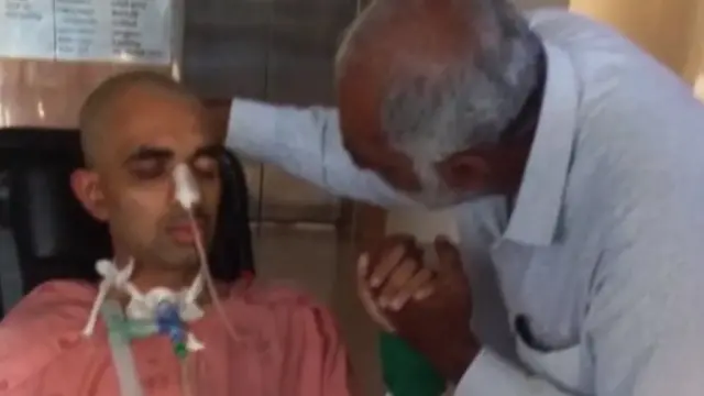 જતીનના પિતા ભરત નાકરાણી: "સાતમા દિવસે જતીનનો હાથ થોડો હલ્યો ત્યારે અમને તે જીવતો હોવાનો અહેસાસ થયો હતો."