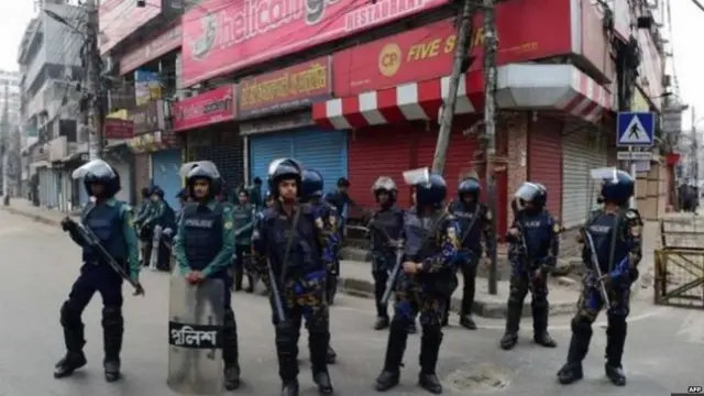 फ़ैसले से पहले तैनात सुरक्षाकर्मी