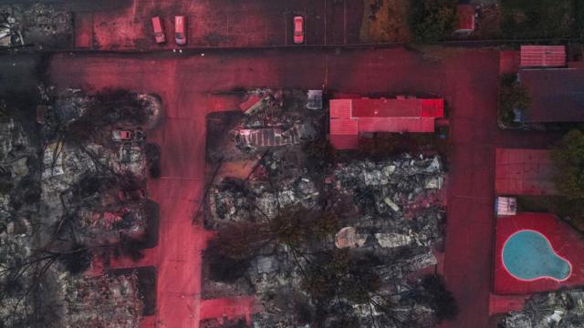 Red fire retardant blankets burned homes, vehicles and gardens in Talent, Oregon (13 September 2020)