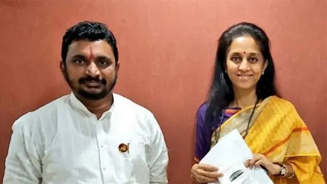 अमोल मिटकरी सुप्रिया सुळेंसोबत