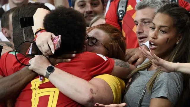 বেলজিয়াম দল দেশটিকে যেন রাজনৈতিক বিভেদ ভুলিয়ে দিয়েছে।