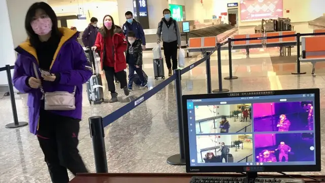 ప్రయాణికులకు ఎవరికైనా కరోనా వైరస్ సోకిందా అనేది తెలుసుకొనేందుకు థర్మల్ ఇమేజింగ్ పరికరాలతో తనిఖీ చేస్తున్నారు