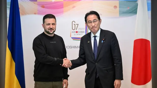 जी-7 देशों के नेताओं से मिले यूक्रेन के राष्ट्रपति ज़ेलेंस्की