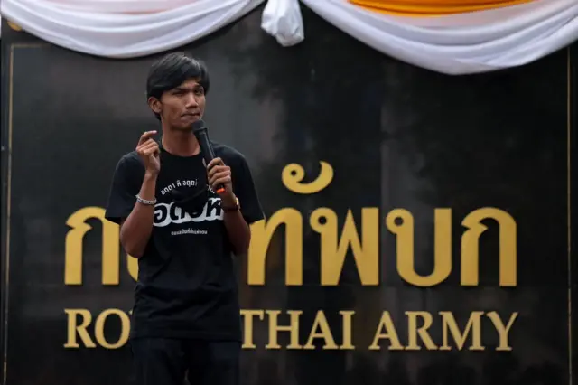 ภาณุพงศ์ จาดนอก นักศึกษาปราศรัยบนเวที